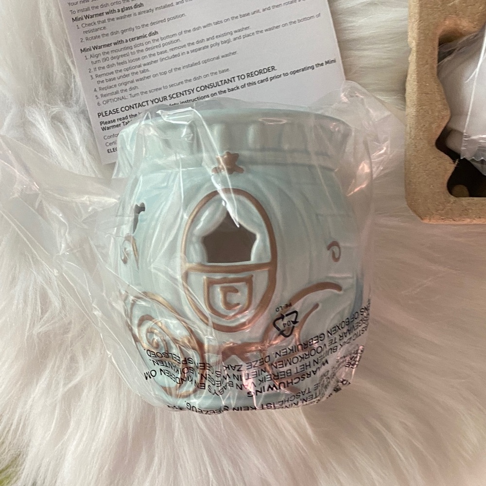 Scentsy Disney Cinderella Mini Warmer new in box - Picture 6 of 9